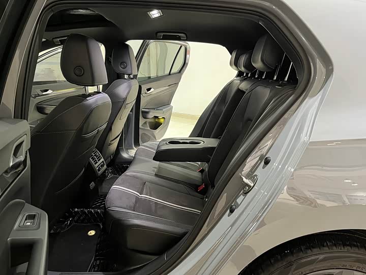 Фото 9 - Volkswagen Golf