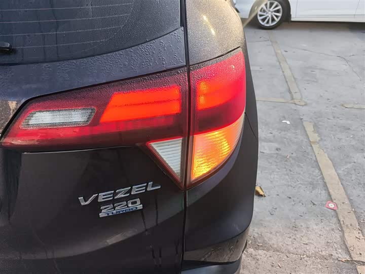 Фото 8 - Honda Vezel