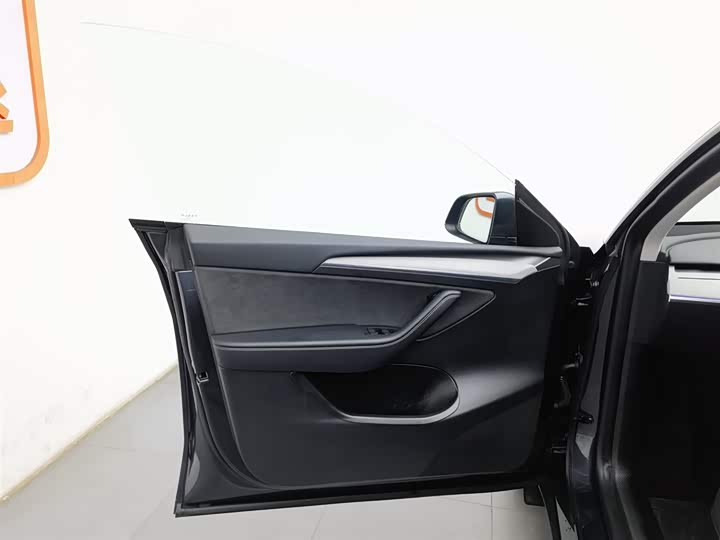 Фото 8 - Tesla Model Y