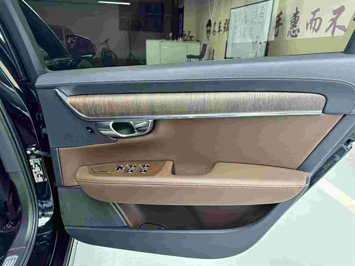 Фото 9 - Volvo S90