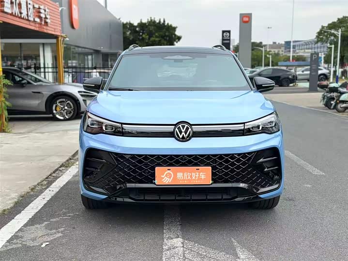 Фото 2 - Volkswagen Tiguan L Pro