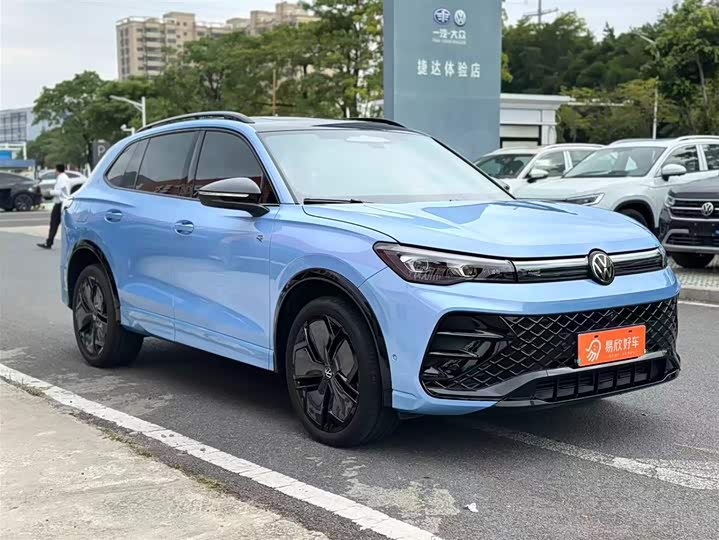 Фото 3 - Volkswagen Tiguan L Pro