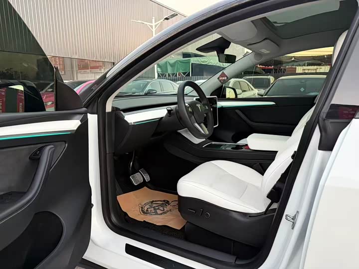 Фото 3 - Tesla Model Y