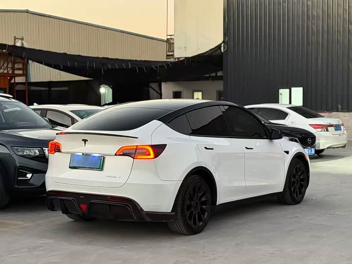 Фото 8 - Tesla Model Y