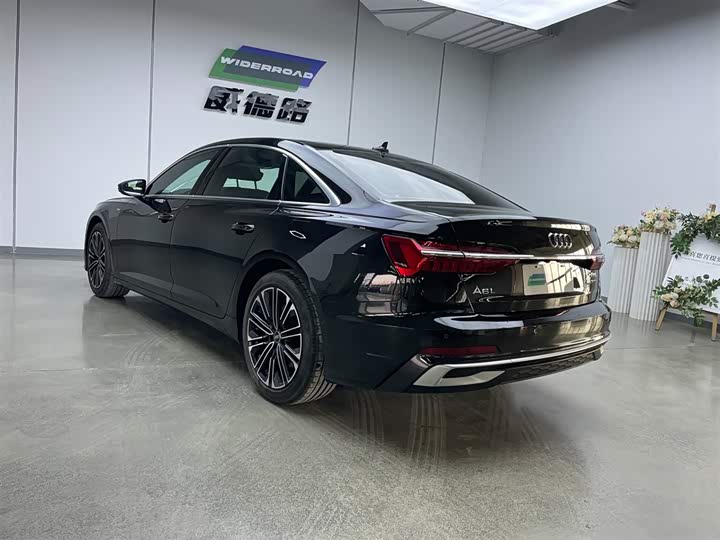 Фото 5 - Audi A6L