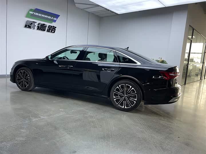 Фото 7 - Audi A6L