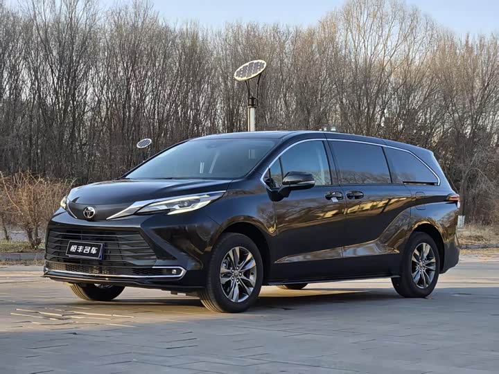 Фото 1 - Toyota Sienna