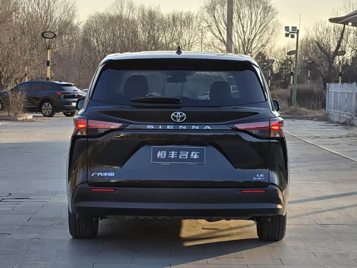 Фото 4 - Toyota Sienna