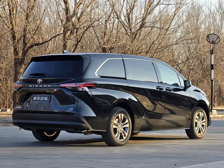 Фото 5 - Toyota Sienna