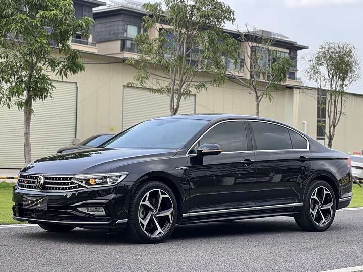 Фото 1 - Volkswagen Magotan