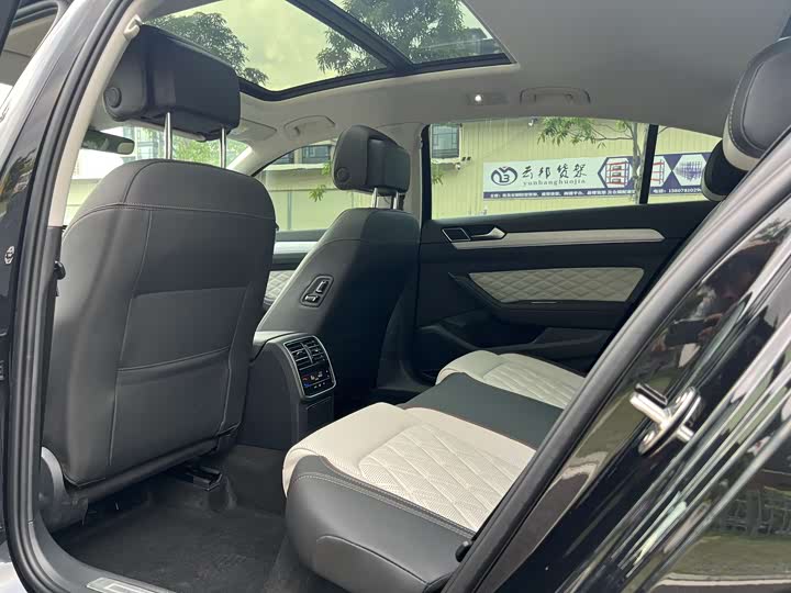 Фото 5 - Volkswagen Magotan