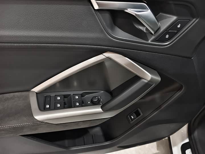 Фото 8 - Audi Q3