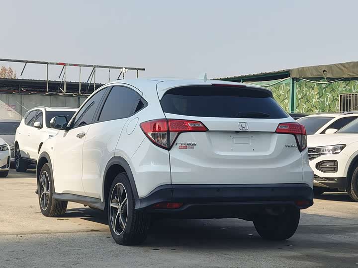 Фото 7 - Honda Vezel