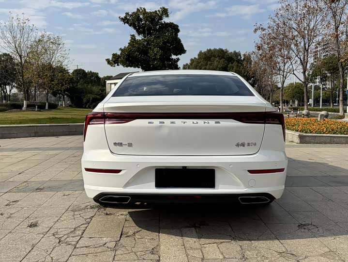 Фото 5 - Bestune B70