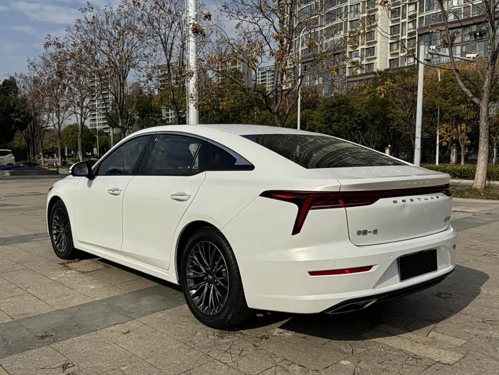 Фото 7 - Bestune B70