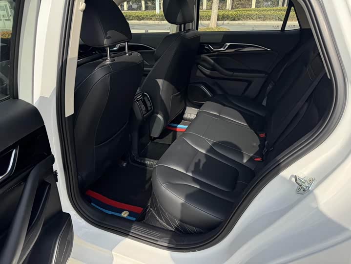 Фото 9 - Bestune B70