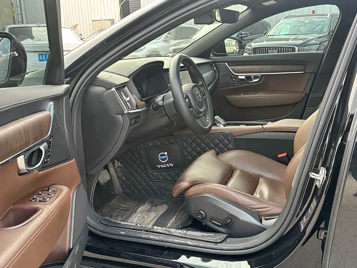 Фото 4 - Volvo S90