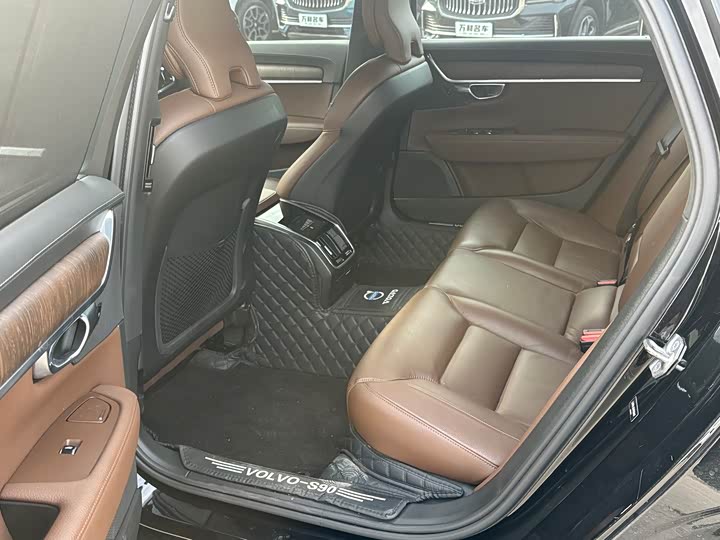 Фото 6 - Volvo S90