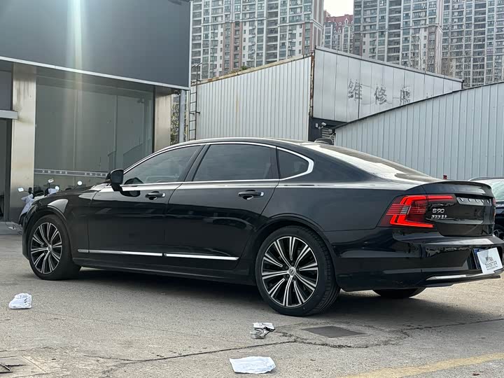 Фото 9 - Volvo S90