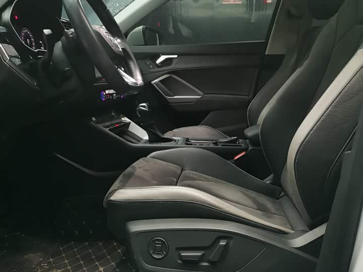 Фото 4 - Audi Q3