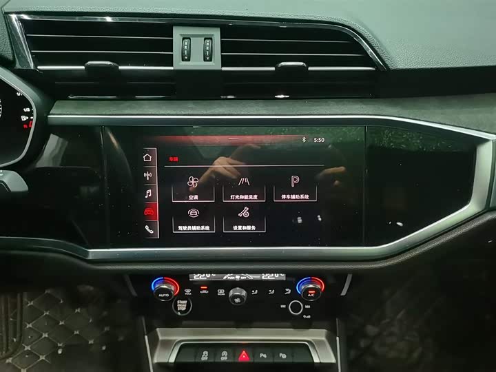 Фото 8 - Audi Q3