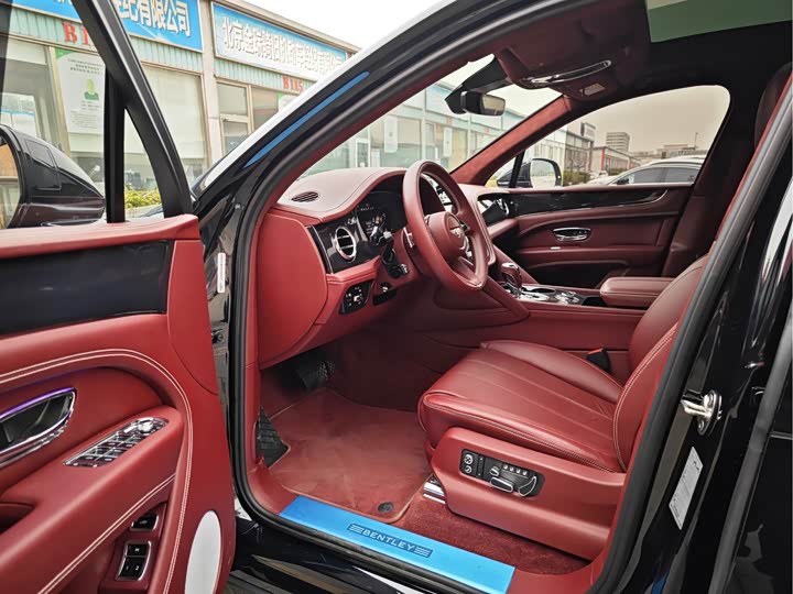 Фото 9 - Bentley Bentayga