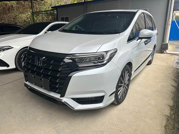 Фото 1 - Honda Elysion