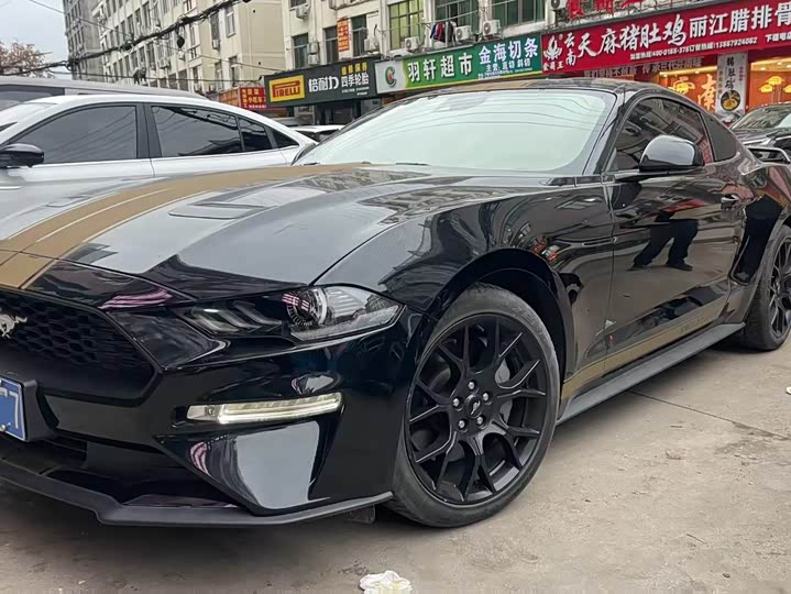 Фото 1 - Ford Mustang