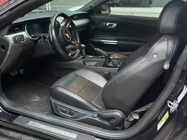 Фото 4 - Ford Mustang