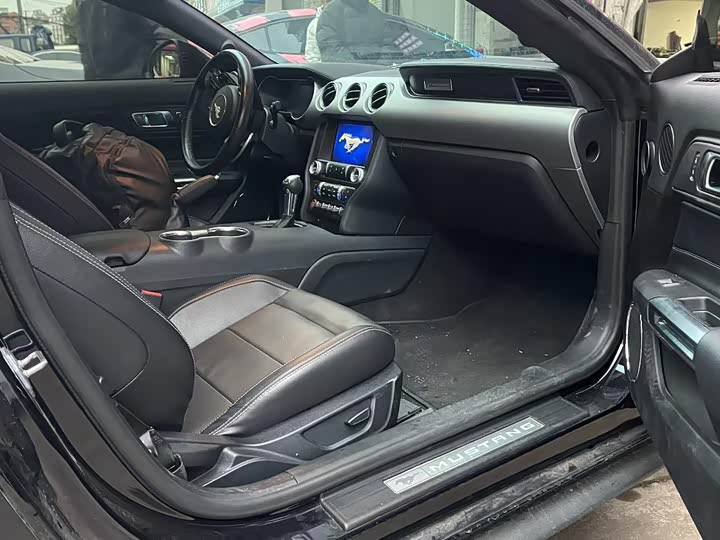 Фото 6 - Ford Mustang