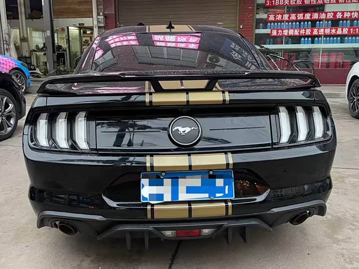 Фото 8 - Ford Mustang