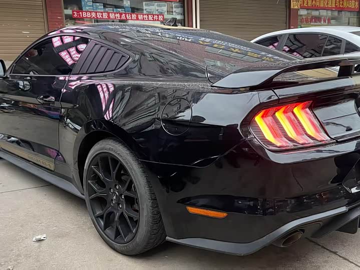 Фото 9 - Ford Mustang