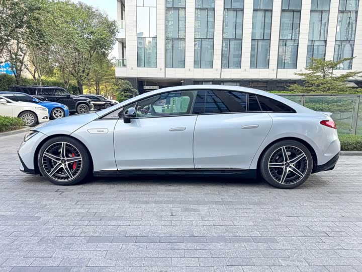 Фото 7 - Mercedes-Benz EQE AMG