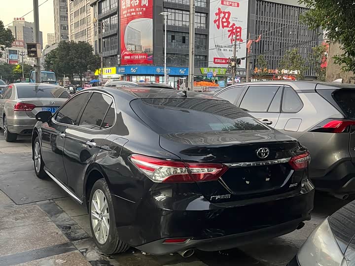 Фото 7 - Toyota Camry