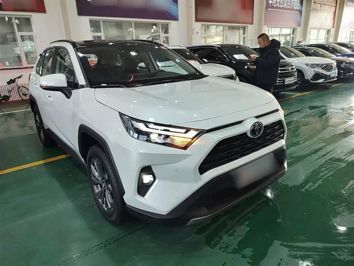 Фото 4 - Toyota RAV4