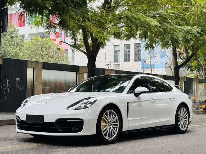Фото 1 - Porsche Panamera