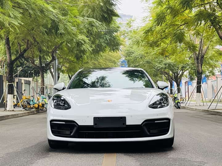 Фото 2 - Porsche Panamera