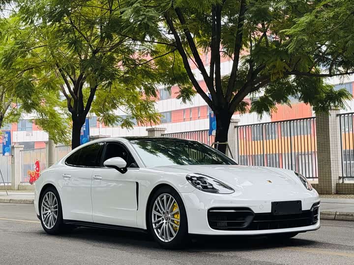 Фото 3 - Porsche Panamera