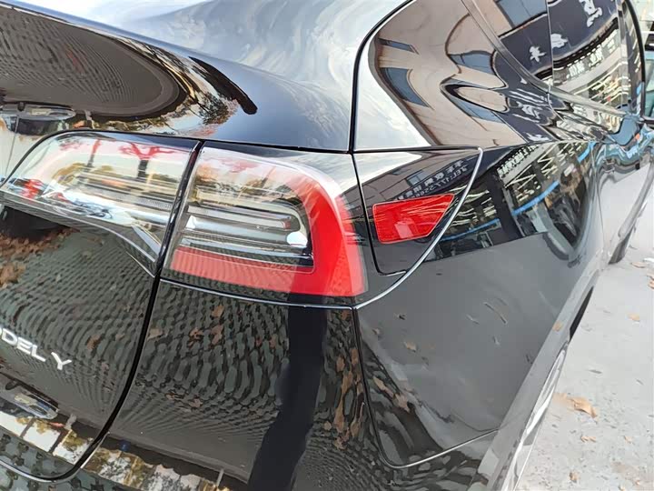 Фото 8 - Tesla Model Y