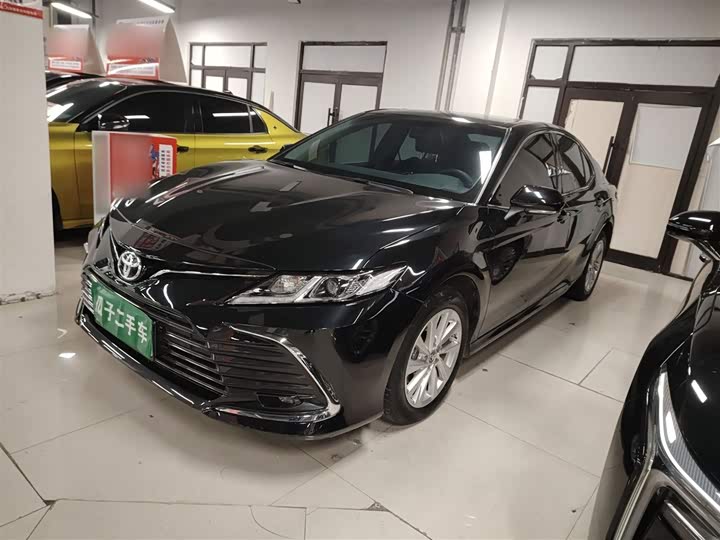 Фото 2 - Toyota Camry