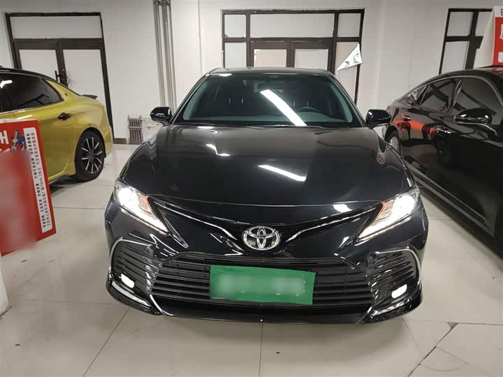 Фото 3 - Toyota Camry