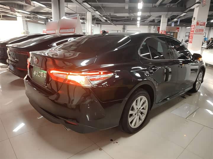 Фото 7 - Toyota Camry