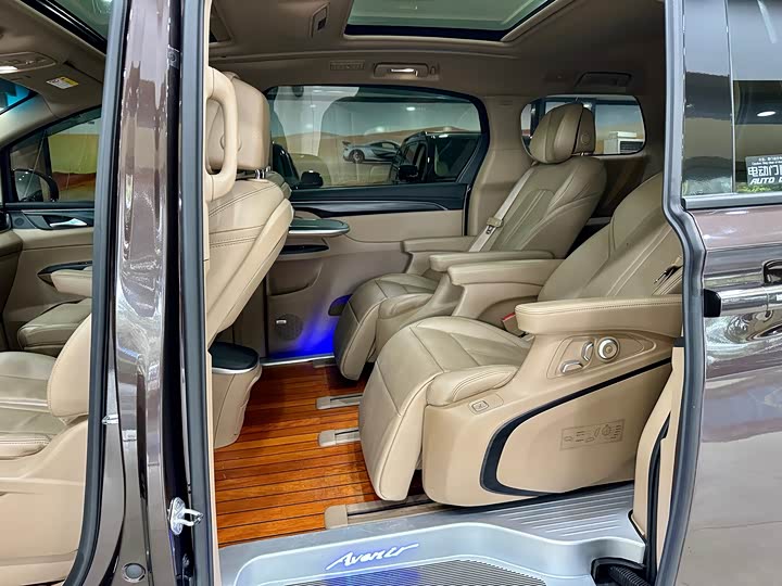 Фото 9 - Buick GL8 ES