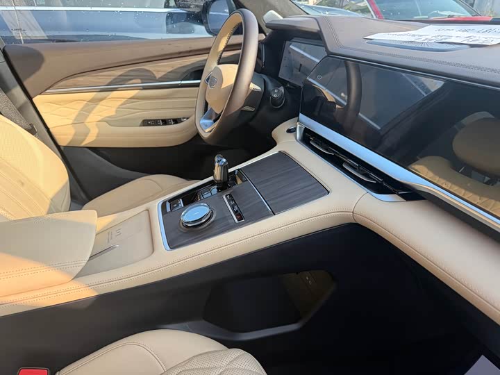 Фото 7 - Geely Monjaro