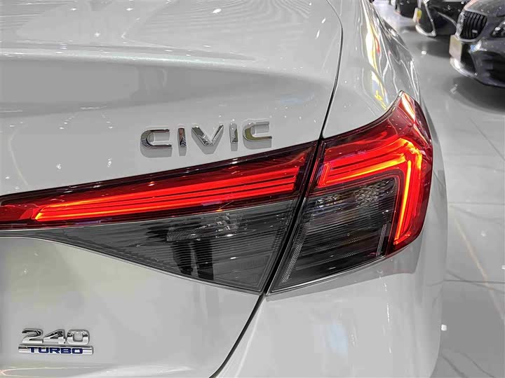 Фото 8 - Honda Civic