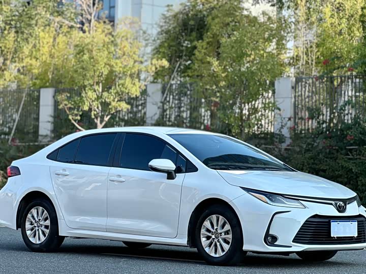 Фото 3 - Toyota Corolla