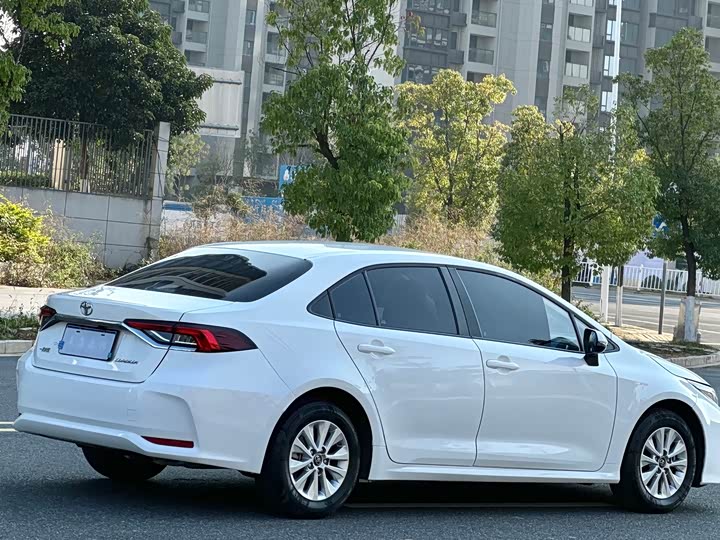 Фото 4 - Toyota Corolla