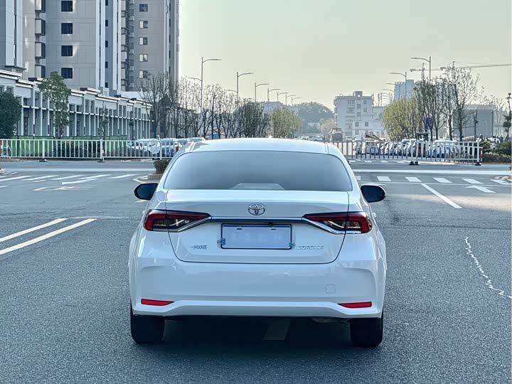 Фото 5 - Toyota Corolla