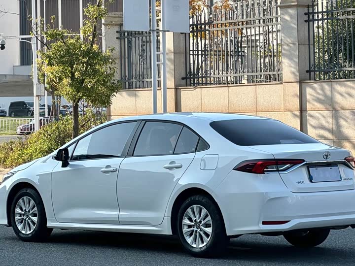 Фото 6 - Toyota Corolla