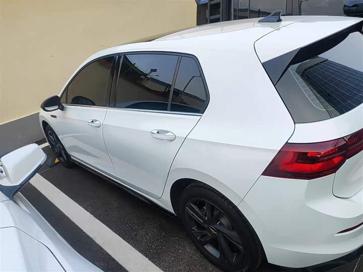 Фото 5 - Volkswagen Golf